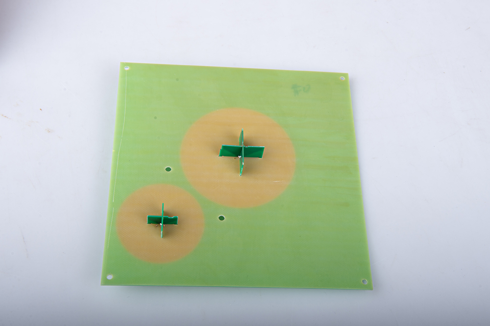 UWB Antenna2